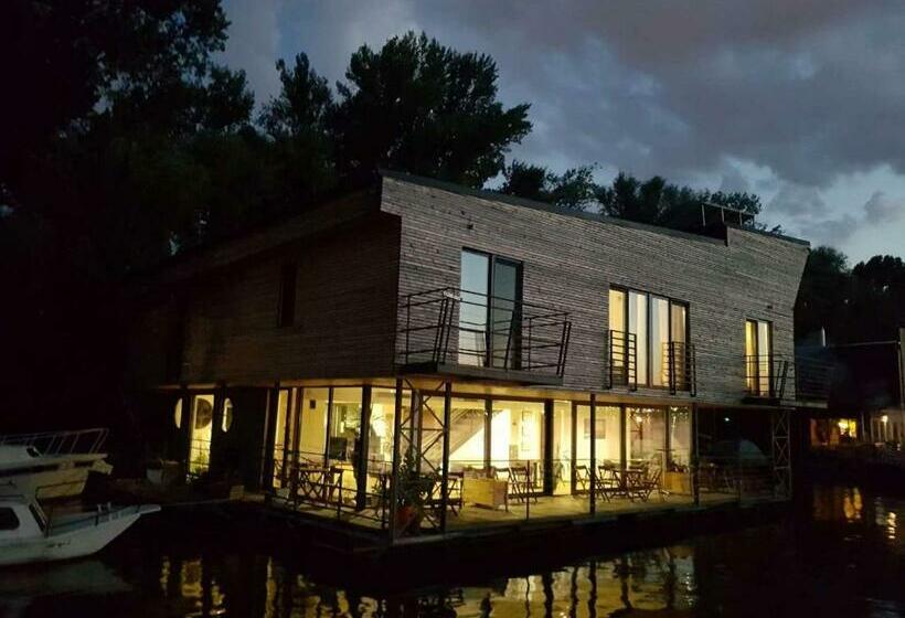 اتاق استاندارد چهار تخته, B&b Botel Charlie
