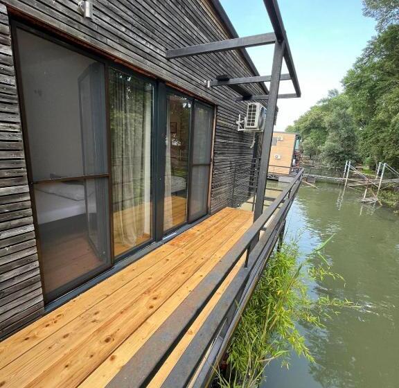 اتاق استاندارد, B&b Botel Charlie