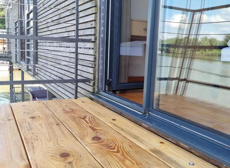 اتاق استاندارد سه نفره, B&b Botel Charlie