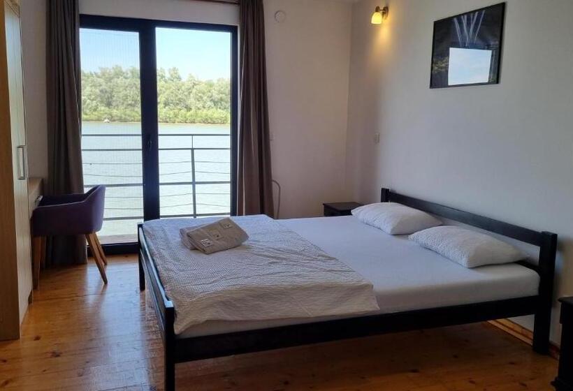 اتاق استاندارد سه نفره, B&b Botel Charlie