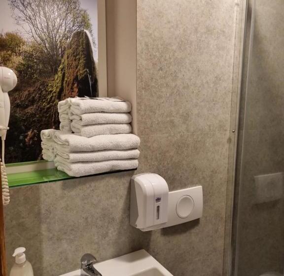 اتاق استاندارد سه نفره, B&b Botel Charlie