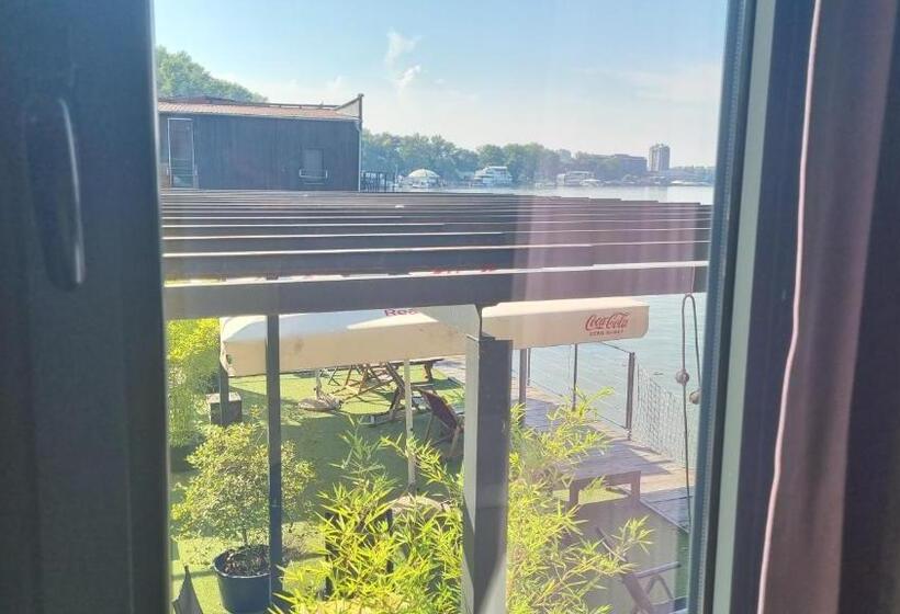 اتاق استاندارد چهار تخته, B&b Botel Charlie