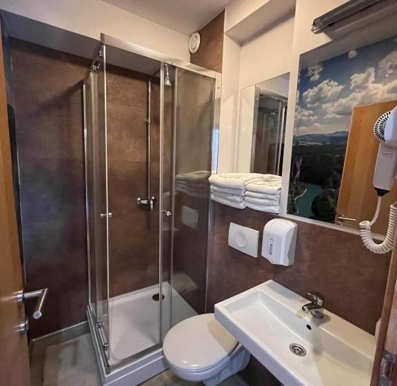 اتاق استاندارد چهار تخته, B&b Botel Charlie