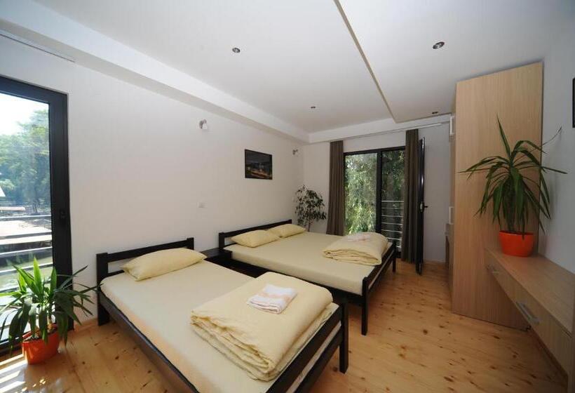 اتاق استاندارد چهار تخته, B&b Botel Charlie