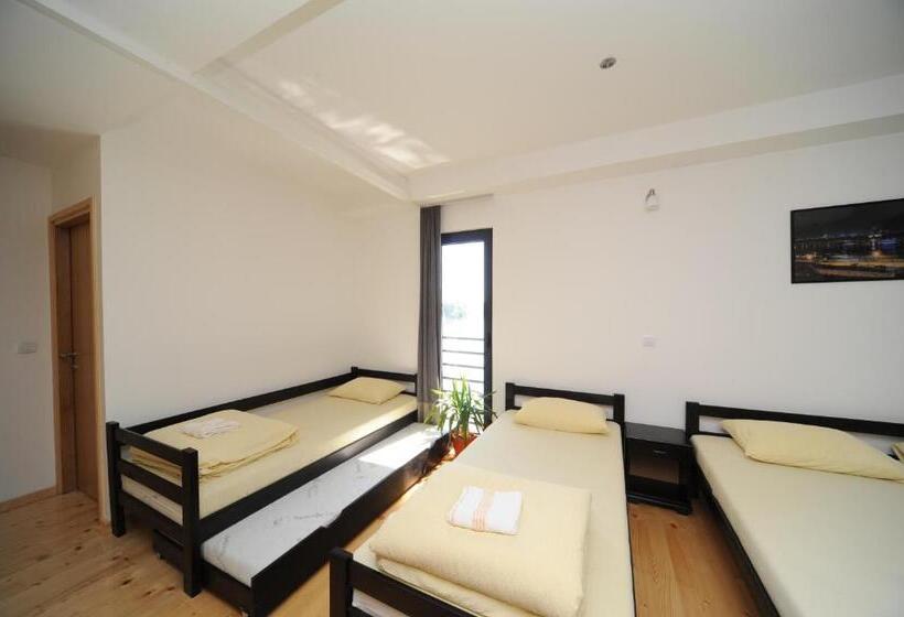 اتاق استاندارد چهار تخته, B&b Botel Charlie