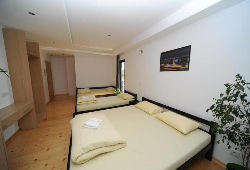 اتاق استاندارد چهار تخته, B&b Botel Charlie