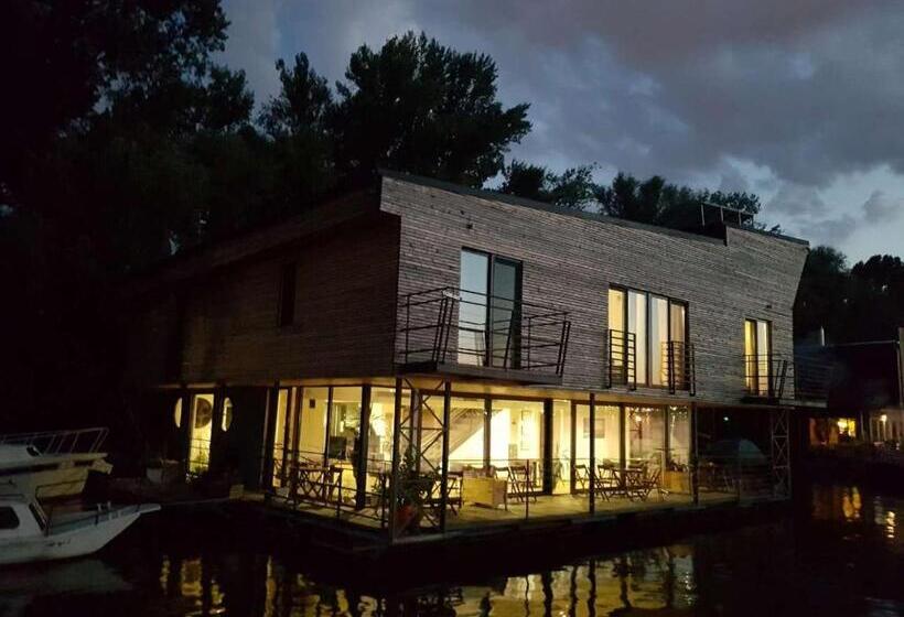 اتاق استاندارد با چشم‌انداز, B&b Botel Charlie