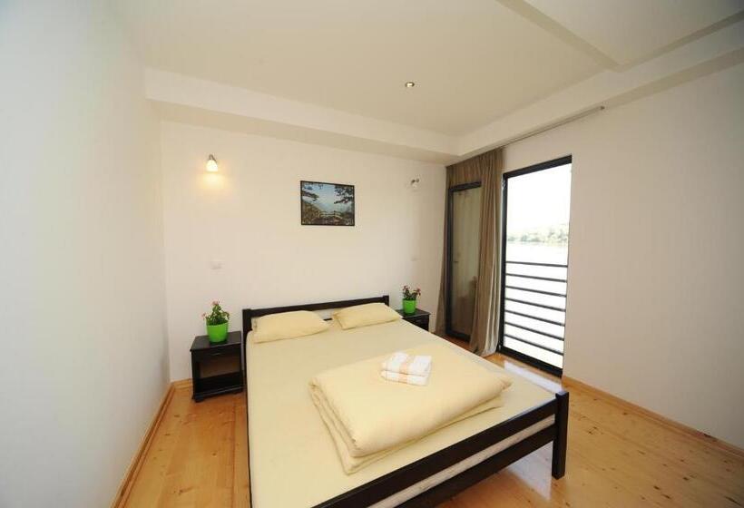 اتاق استاندارد با چشمانداز, B&b Botel Charlie