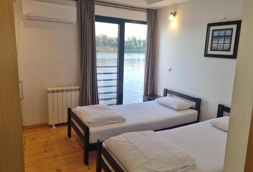 اتاق استاندارد با چشمانداز, B&b Botel Charlie