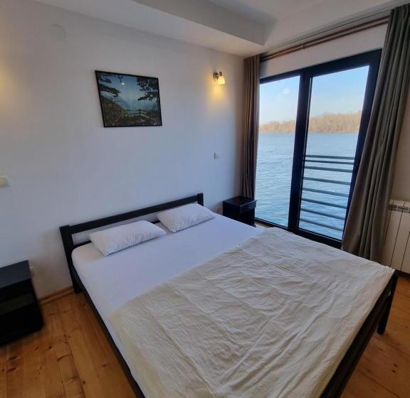 اتاق استاندارد با چشمانداز, B&b Botel Charlie