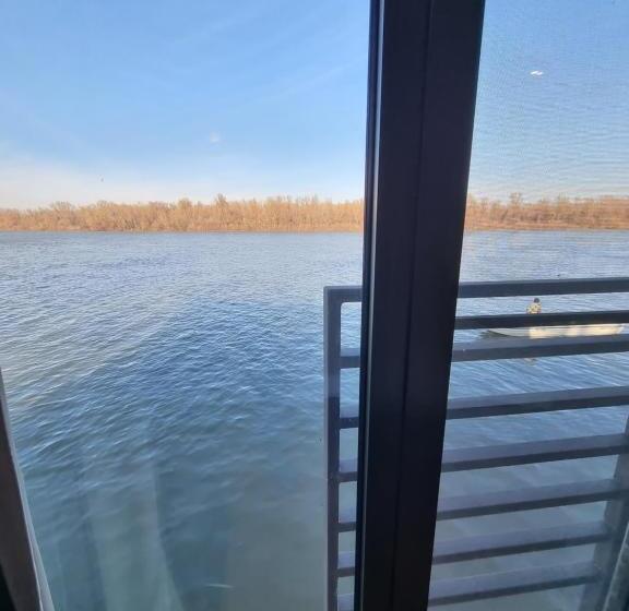 اتاق استاندارد با چشمانداز, B&b Botel Charlie