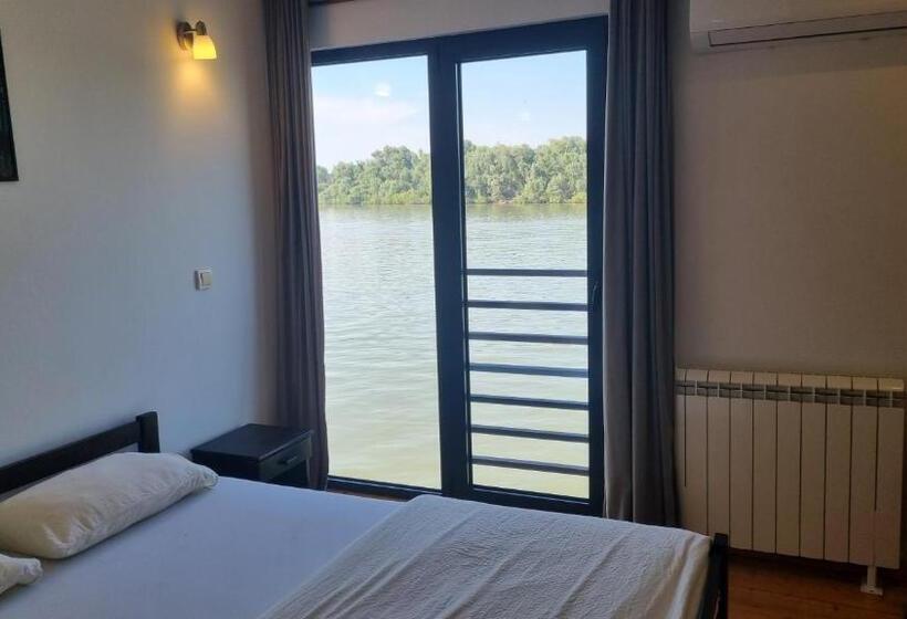 اتاق استاندارد با چشم‌انداز, B&b Botel Charlie