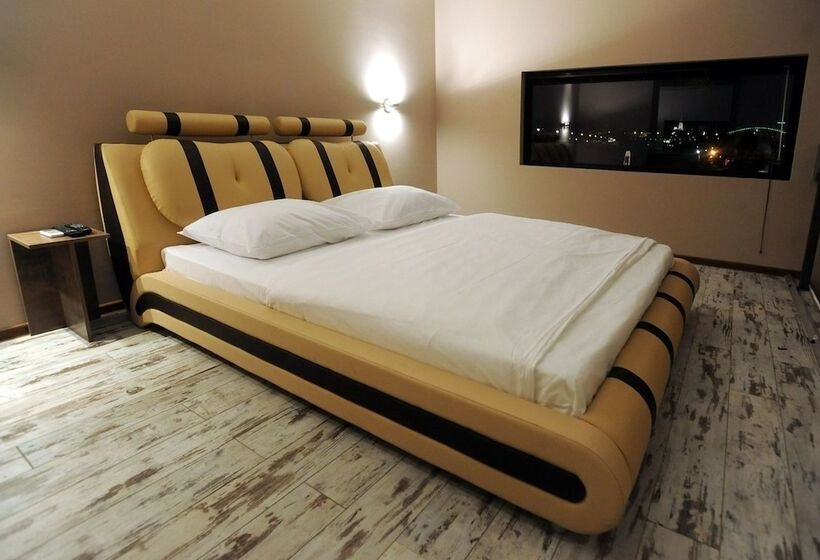 اتاق استاندارد, B&b Botel Charlie