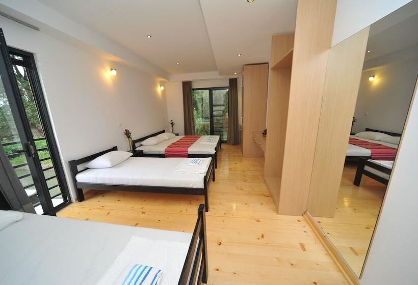 اتاق استاندارد چهار تخته, B&b Botel Charlie