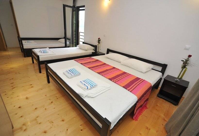 اتاق استاندارد چهار تخته, B&b Botel Charlie