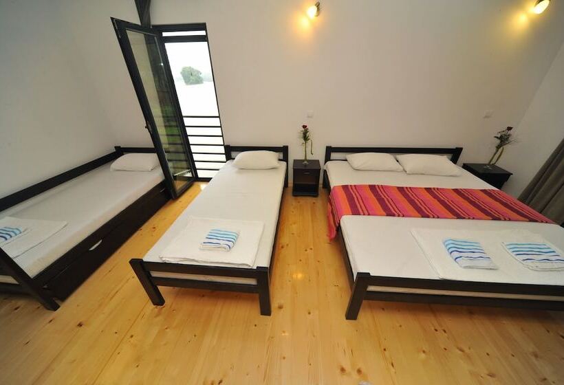 اتاق استاندارد چهار تخته, B&b Botel Charlie