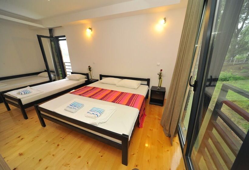 اتاق استاندارد چهار تخته, B&b Botel Charlie