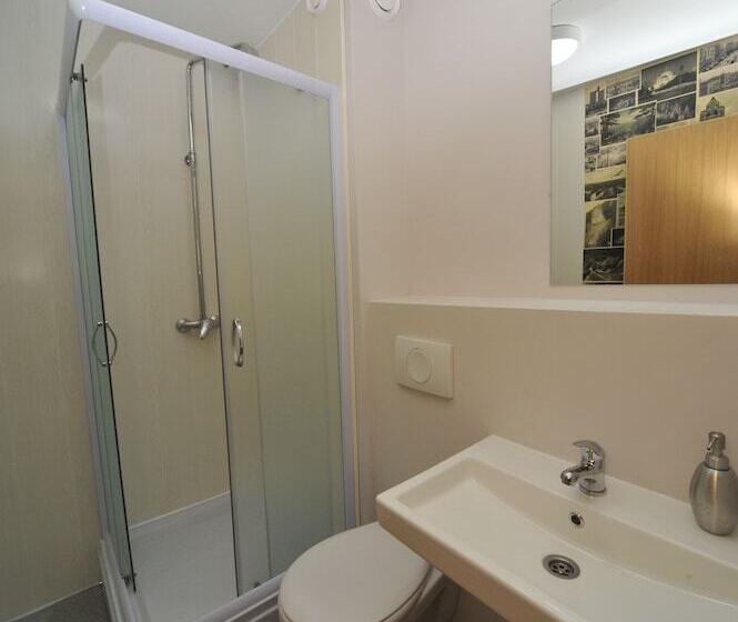 اتاق استاندارد چهار تخته, B&b Botel Charlie