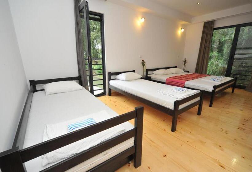 اتاق استاندارد چهار تخته, B&b Botel Charlie