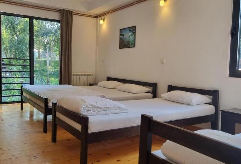 اتاق استاندارد چهار تخته, B&b Botel Charlie