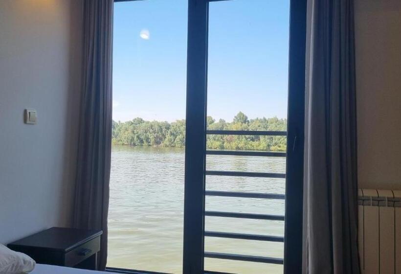 اتاق استاندارد با چشمانداز, B&b Botel Charlie