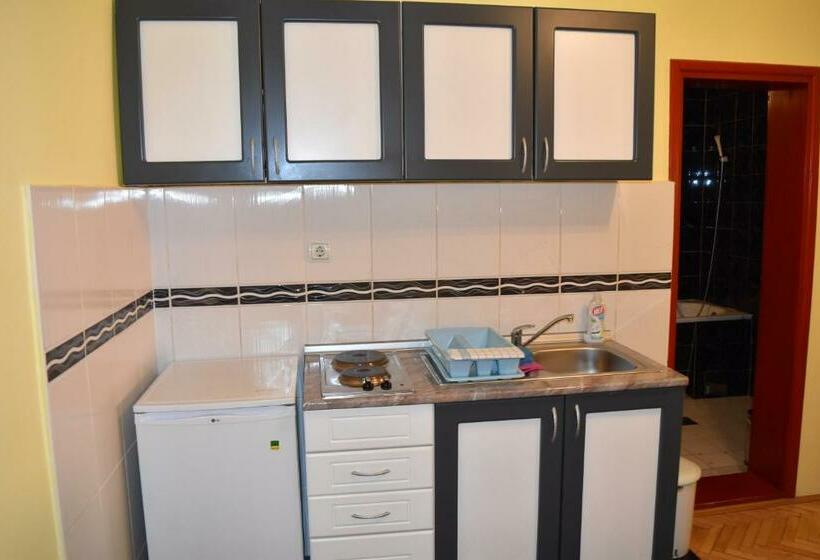 استودیوی استاندارد, B&b Jankovic