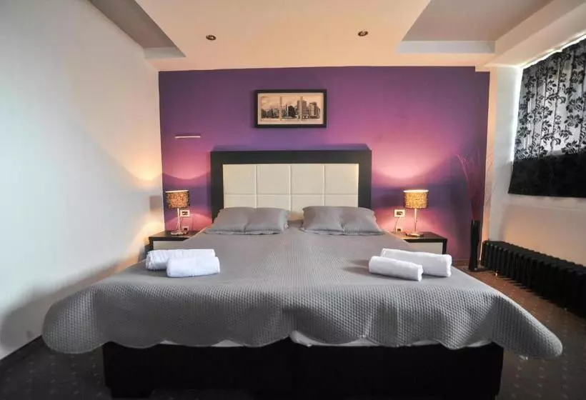 اتاق استاندارد سه نفره, B&b Rose
