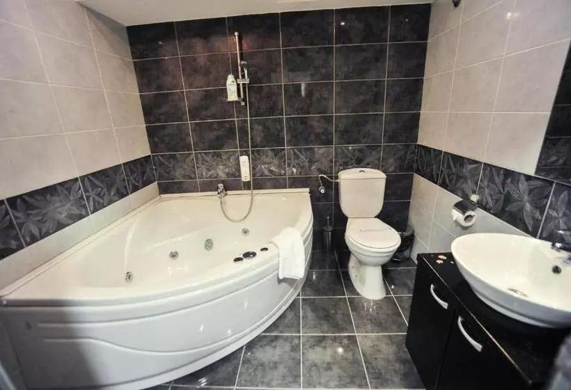 سوئیت با وان آب گرم, B&b Rose