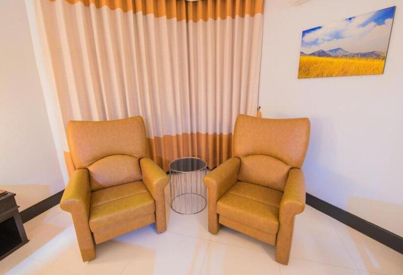 주니어 스위트, Asawann