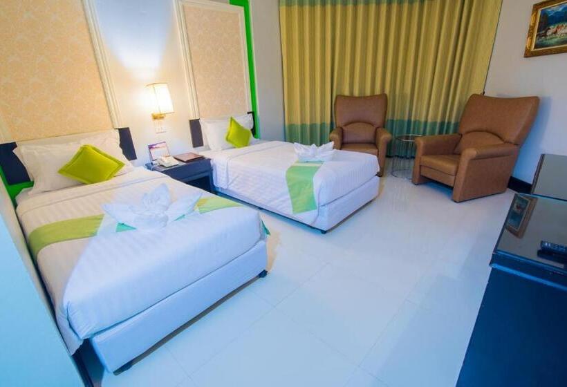 주니어 스위트, Asawann