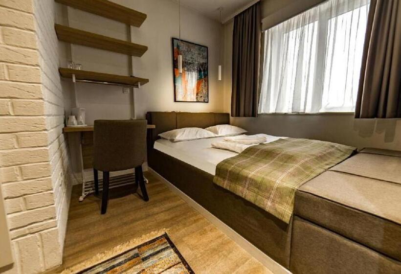 اتاق اجرایی, Belgrade Inn Garni