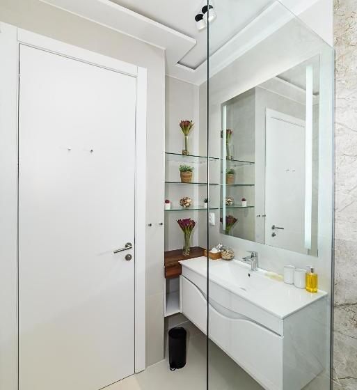 سوییت جونیور, Belgrade Inn Garni