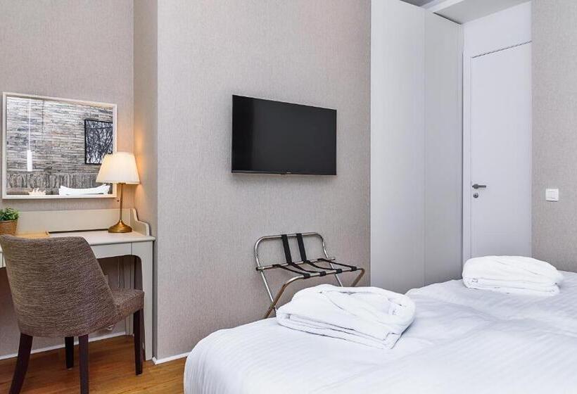 سوییت سوپریور, Belgrade Inn Garni