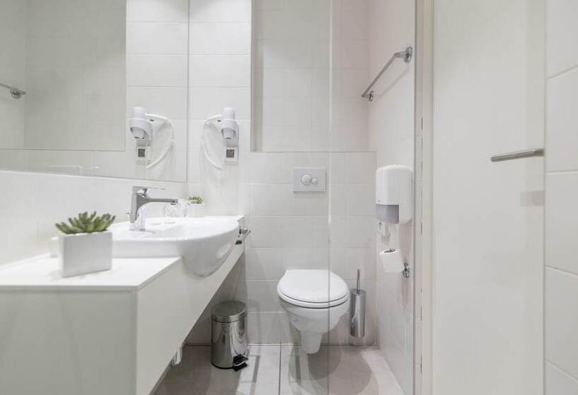 اتاق اجرایی, Belgrade Inn Garni