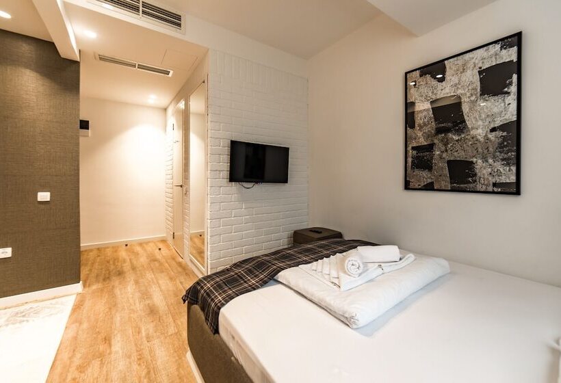 اتاق اجرایی, Belgrade Inn Garni