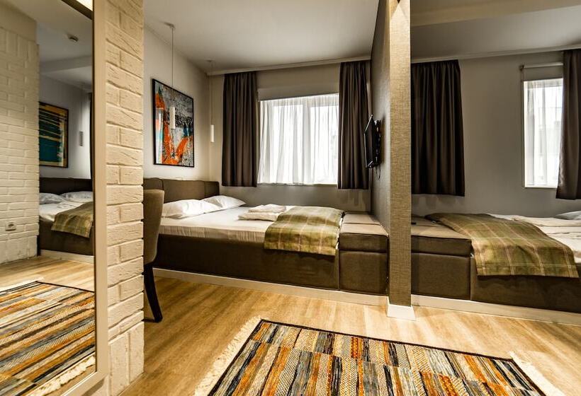 اتاق اجرایی, Belgrade Inn Garni