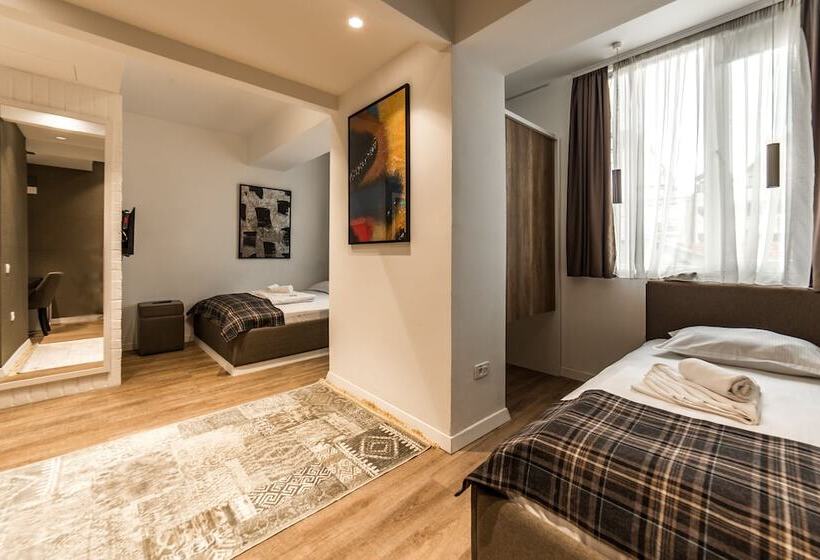 اتاق اجرایی, Belgrade Inn Garni