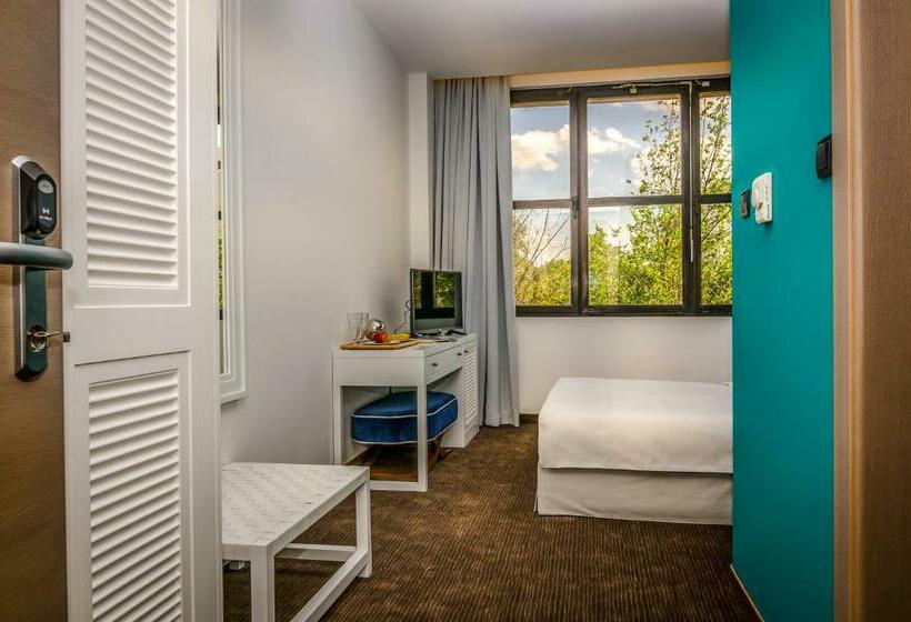 اتاق استاندارد, Passport