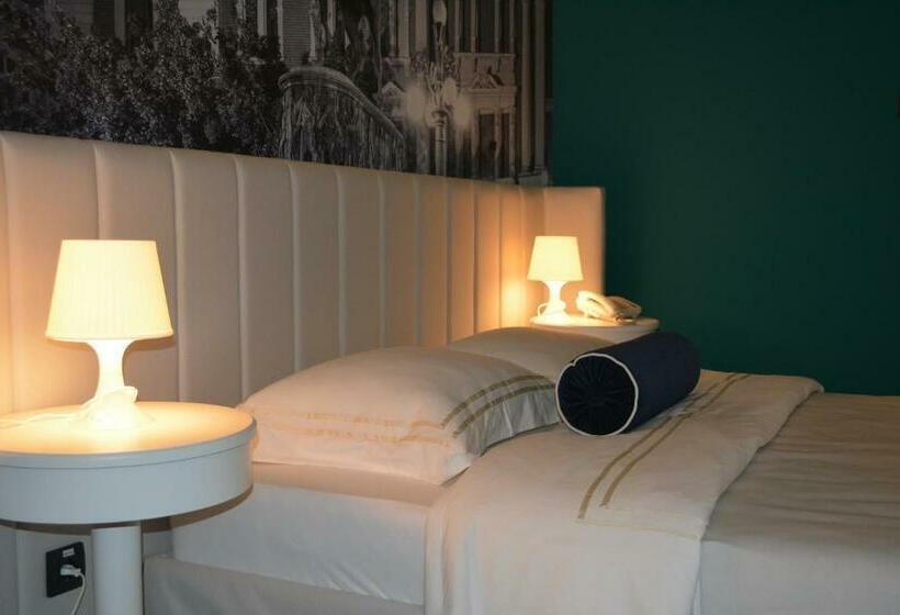 اتاق استاندارد, Passport