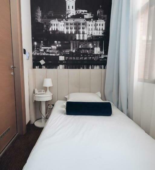 اتاق استاندارد یک نفره, Passport