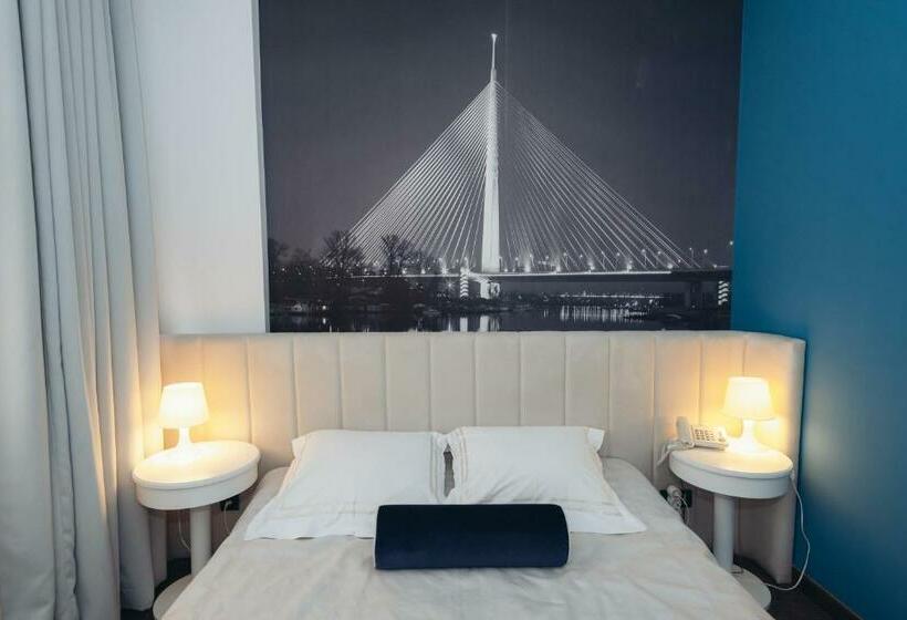 اتاق استاندارد, Passport