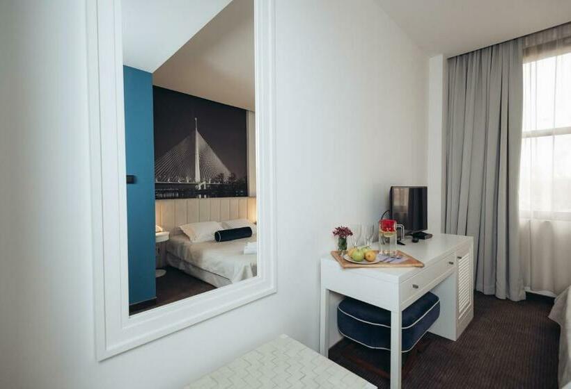 اتاق استاندارد, Passport