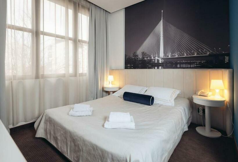 اتاق استاندارد, Passport