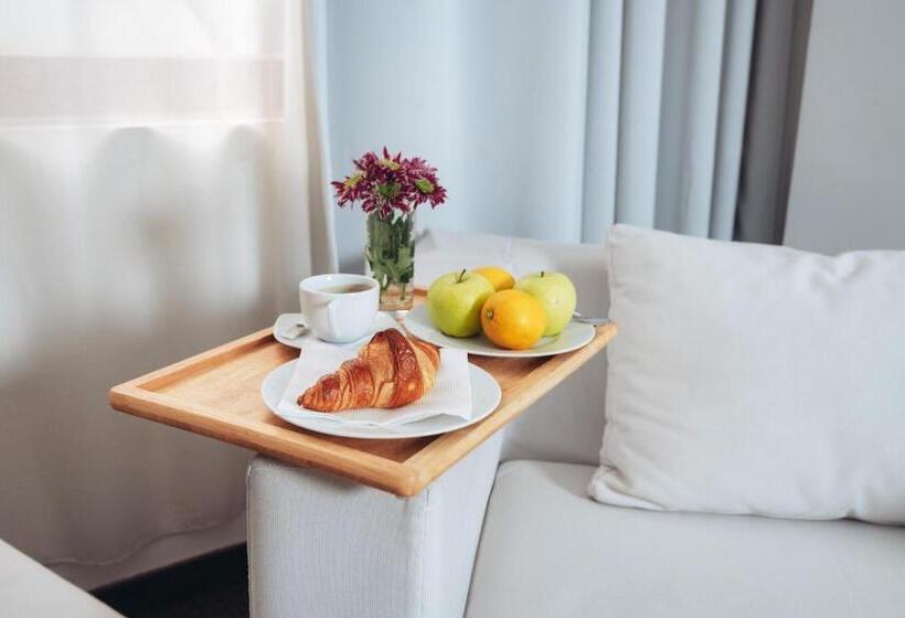 اتاق سوپریور, Passport