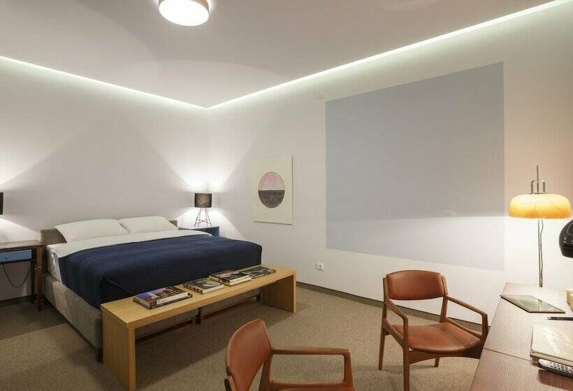 اتاق اکونومی, Savamala B&b