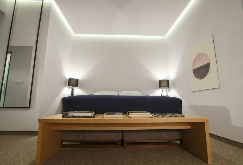 اتاق اکونومی, Savamala B&b