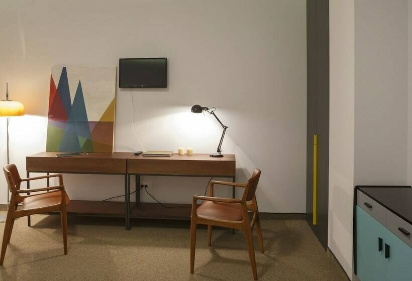 اتاق اکونومی, Savamala B&b