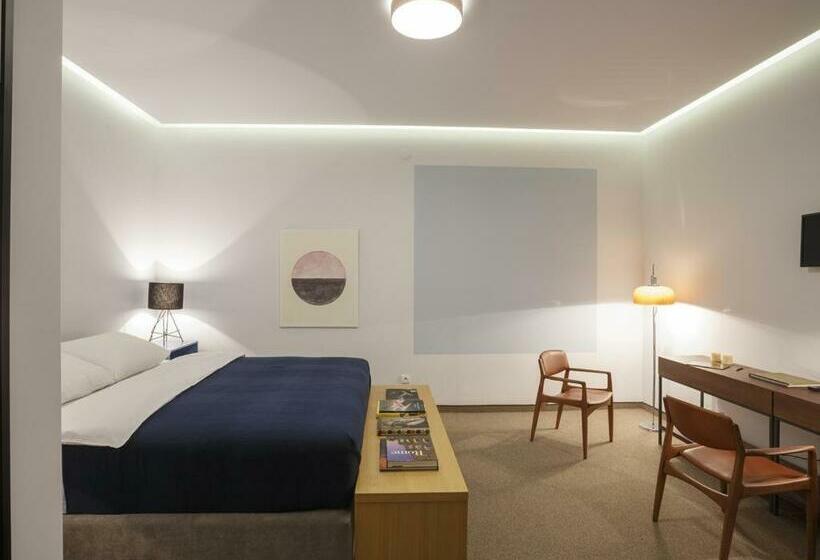 اتاق اکونومی, Savamala B&b