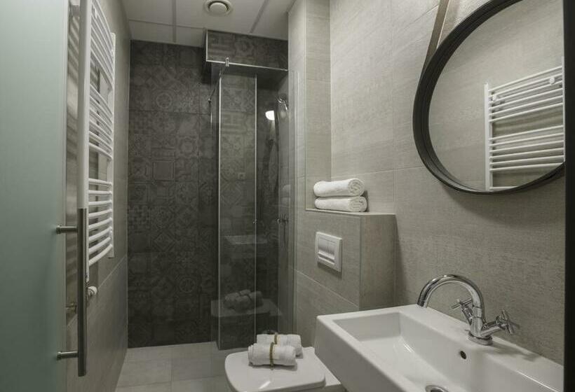 이코노미 룸, Savamala B&b