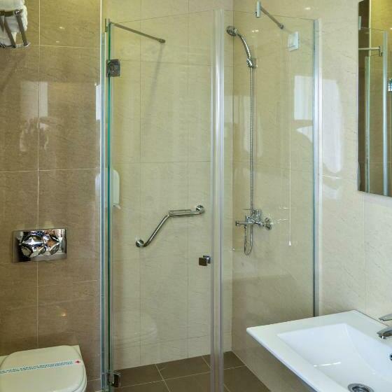 اتاق لوکس با بالکن, Tami Residence